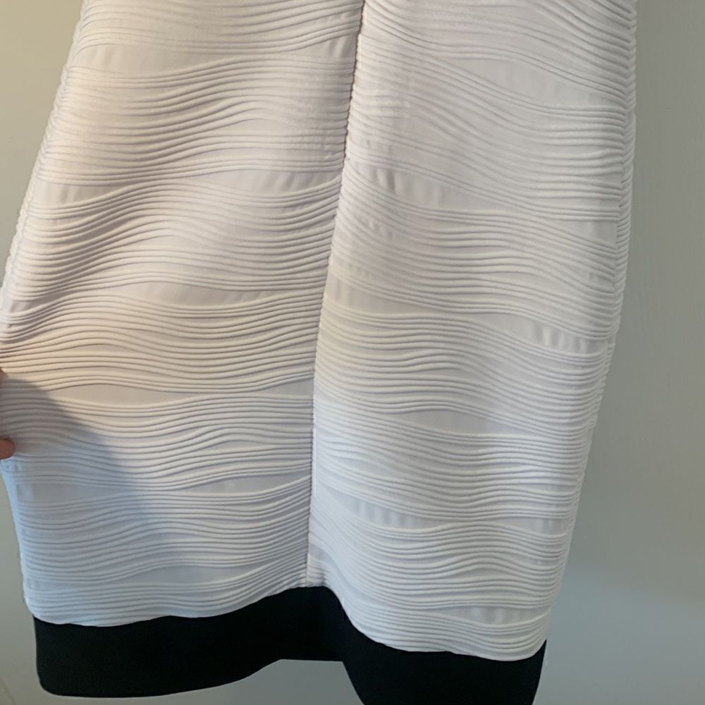 Joseph Ribkoff EUC white textured sleeveless fitted dress Size 4 - Picture 8 of 10